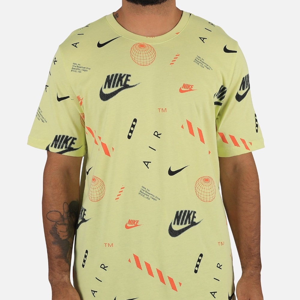 NIKE MENS NSW AOP NIKE INC. HQ LOGO TEE Casual Trendy Drip Stylish Size XL TEE